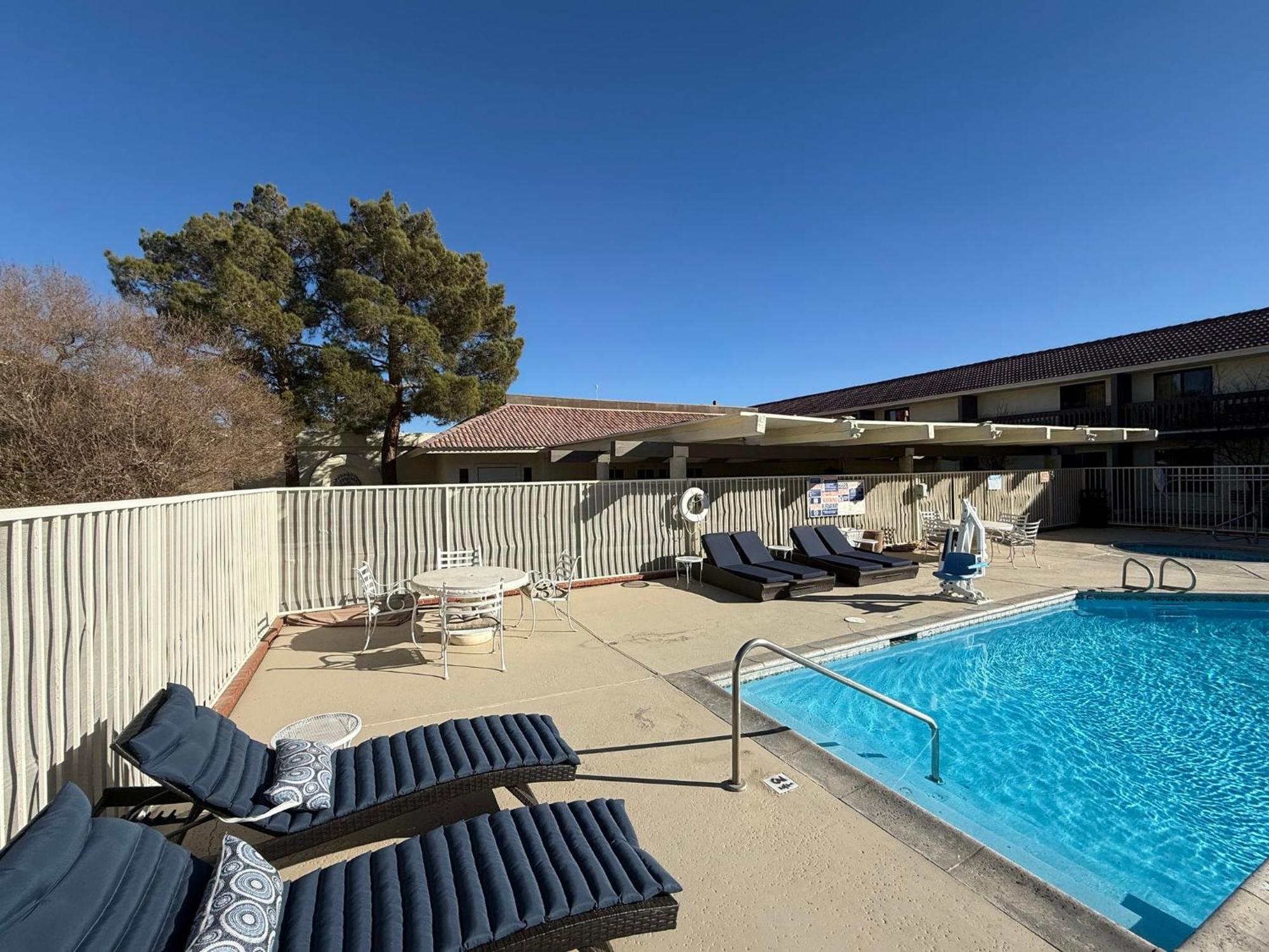 Red Roof Inn Ridgecrest Exterior photo